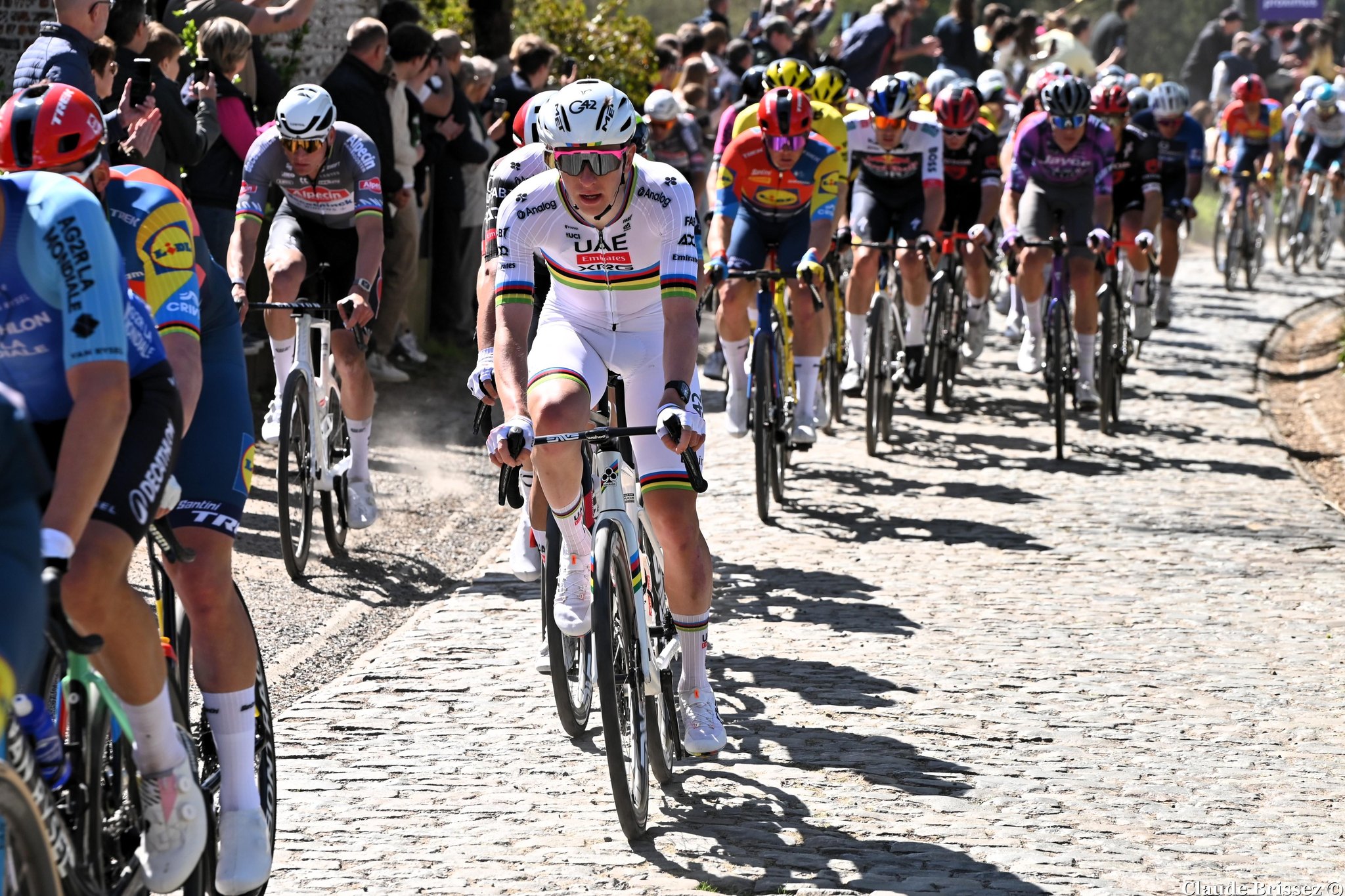 Tadej Pogačar en course sur une épreuve WorldTour