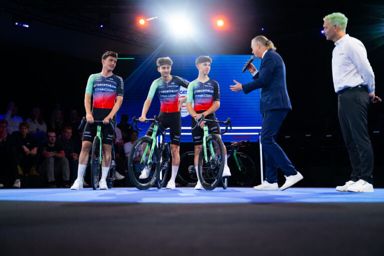 Effectif 2026 de l’équipe Decathlon CMA CGM lors de la présentation officielle.