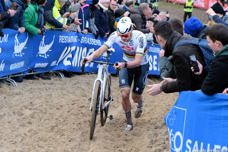 Mathieu van der Poel lors d’une course de cyclo-cross en Belgique