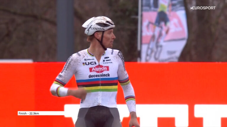 Mathieu van der Poel vainqueur de la Coupe du monde de cyclo-cross à Namur