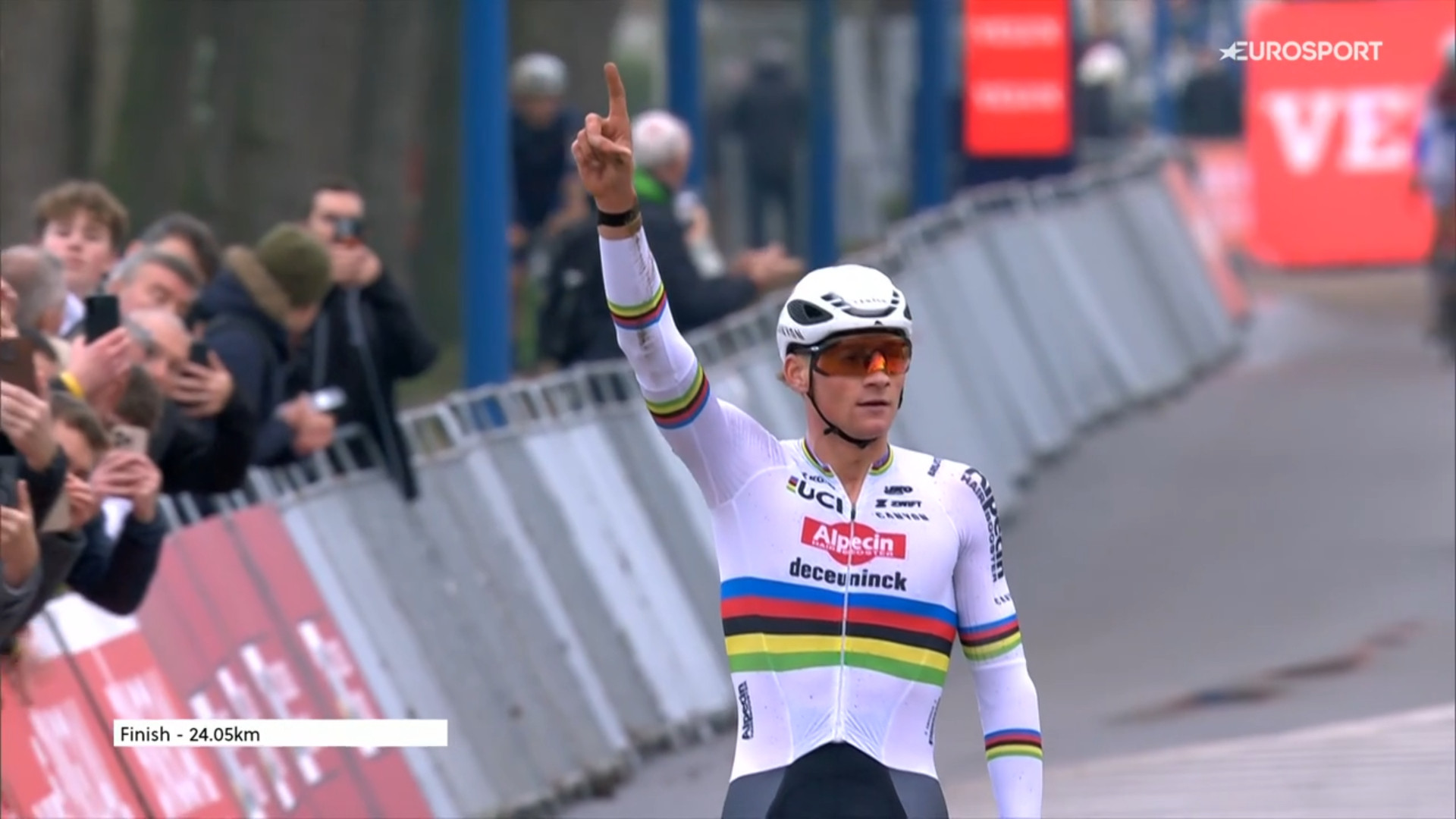 Mathieu Van der Poel lors de la Coupe du monde de cyclo-cross à Koksijde 2025