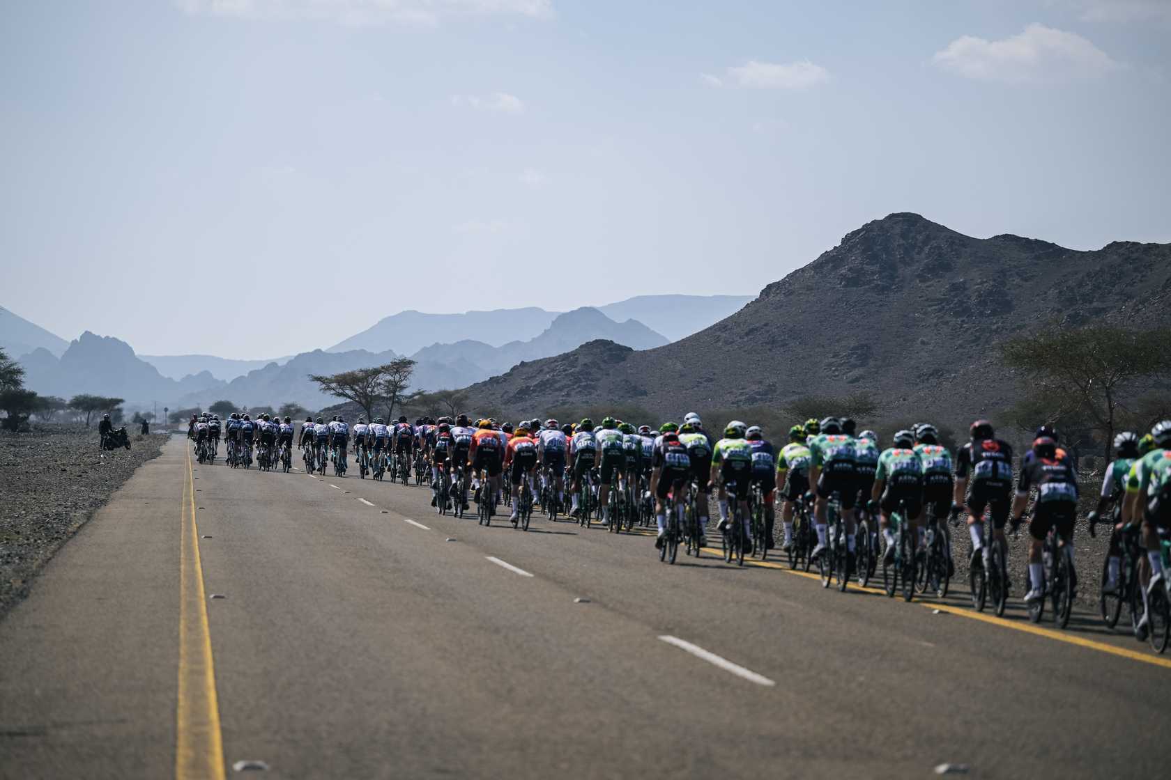 Peloton lors de la 1re étape de l’AlUla Tour en 2025