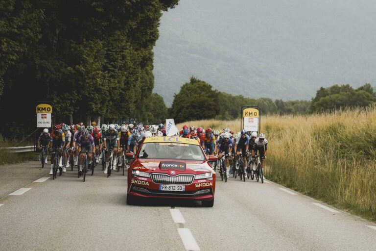 Peloton du Tour Auvergne-Rhône-Alpes lors de l’édition 2025
