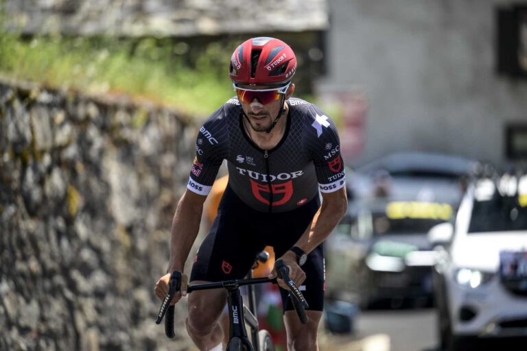 Julian Alaphilippe en course sous les couleurs de Tudor Pro Cycling Team