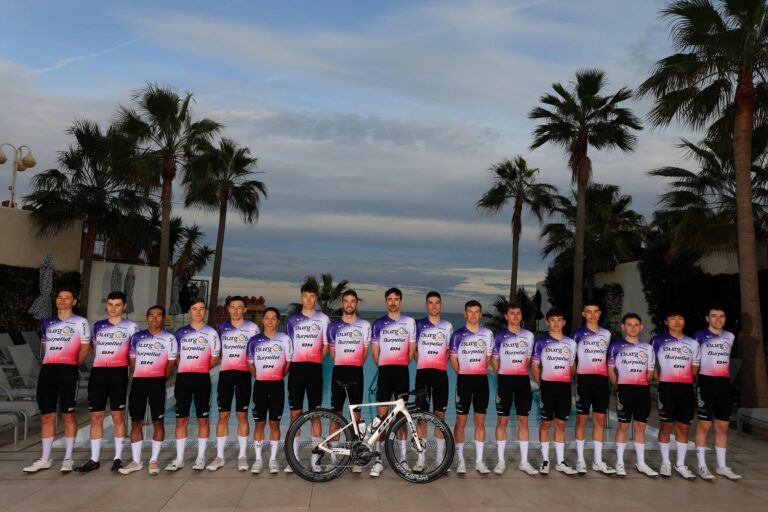Photo de groupe de l’équipe Burgos-Burpellet-BH lors de la saison UCI 2026