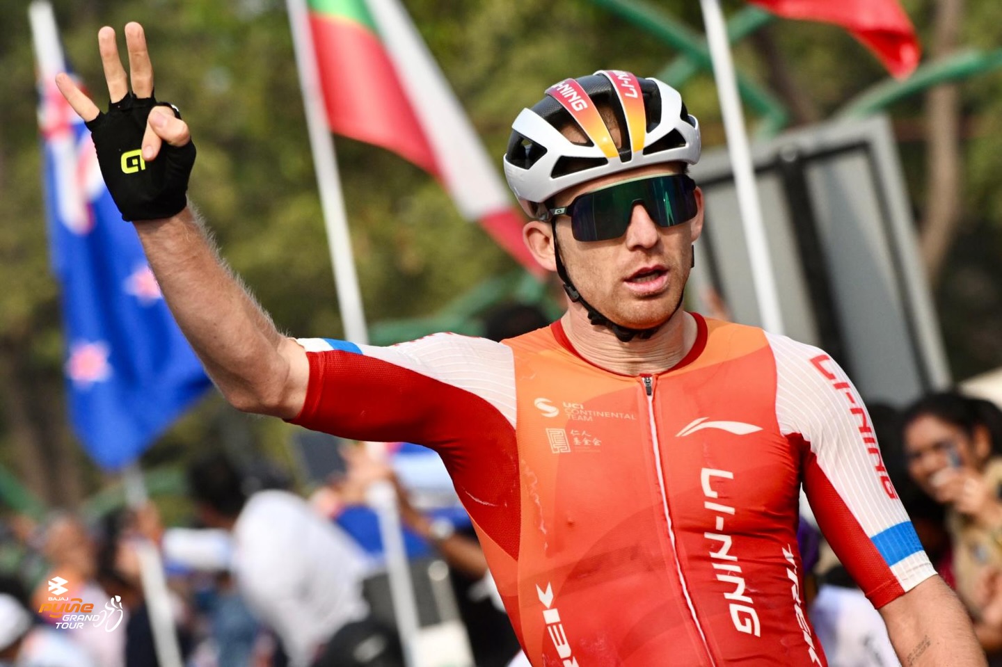 Cameron Scott franchit la ligne d’arrivée sur la 3e étape du Pune Grand Tour 2026