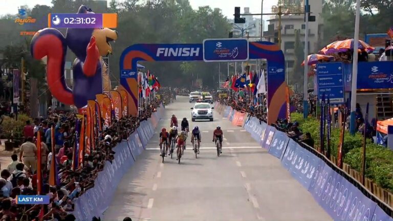 Luke Mudgway franchit la ligne et remporte la 2e étape du Pune Grand Tour 2026