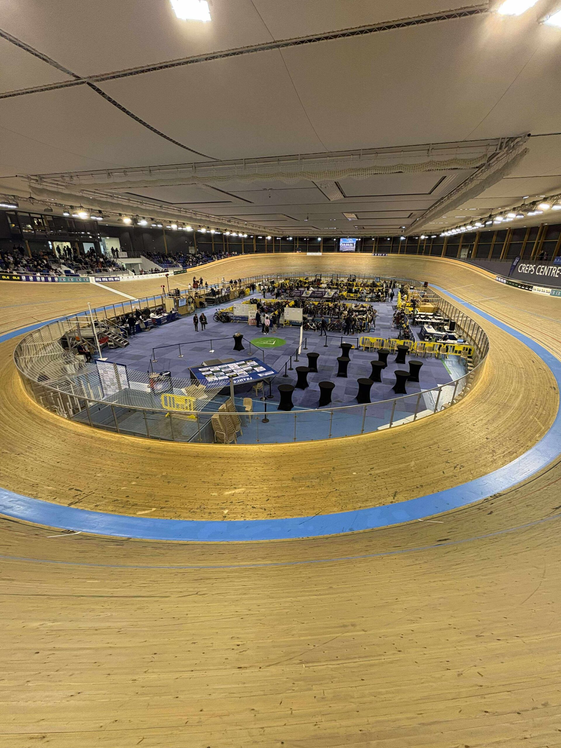 Vélodrome de Bourges où Mathilde Gros a remporté le titre de championne de France du kilomètre 2026.