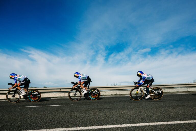 Remco Evenepoel à l’entraînement avec ses équipiers de Red Bull – BORA – hansgrohe