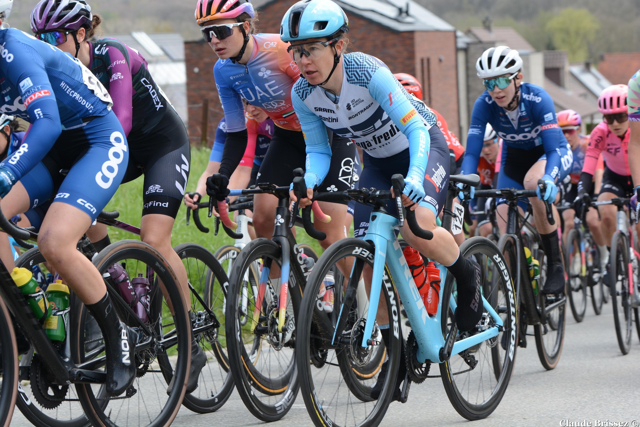 Amanda Spratt en course avec l’équipe Lidl-Trek