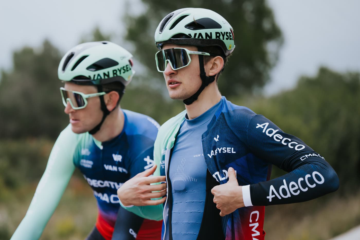 Leaders de DECATHLON CMA CGM à l’entraînement sur route en groupe