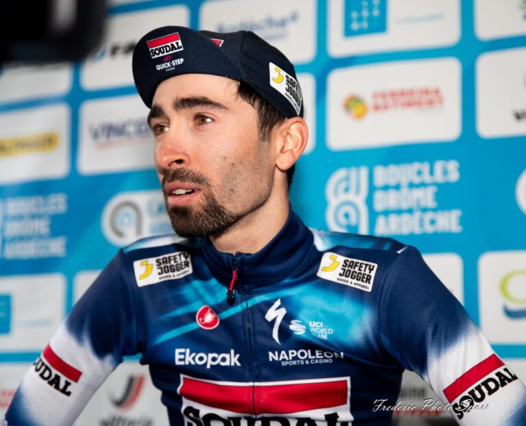 Valentin Paret-Peintre en compétition avec le maillot de Soudal Quick-Step