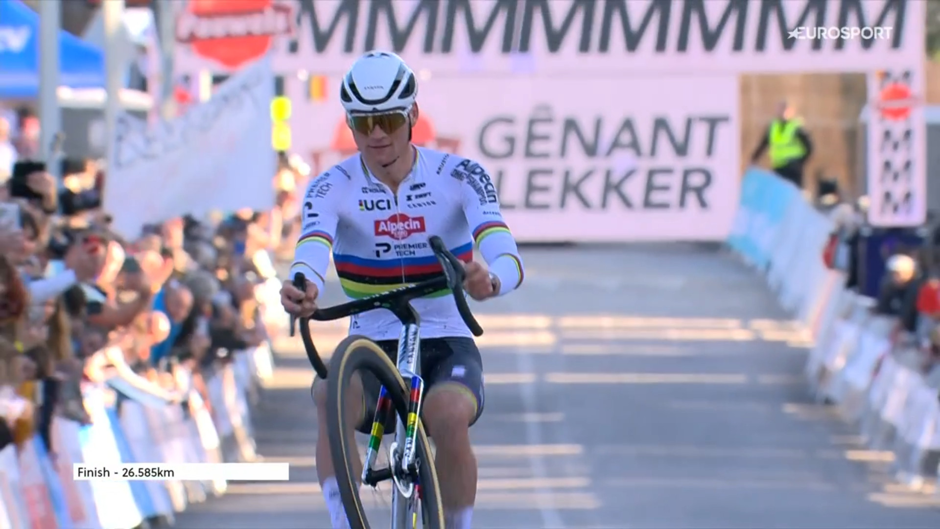 Mathieu van der Poel vainqueur de la Coupe du monde de cyclo-cross à Benidorm