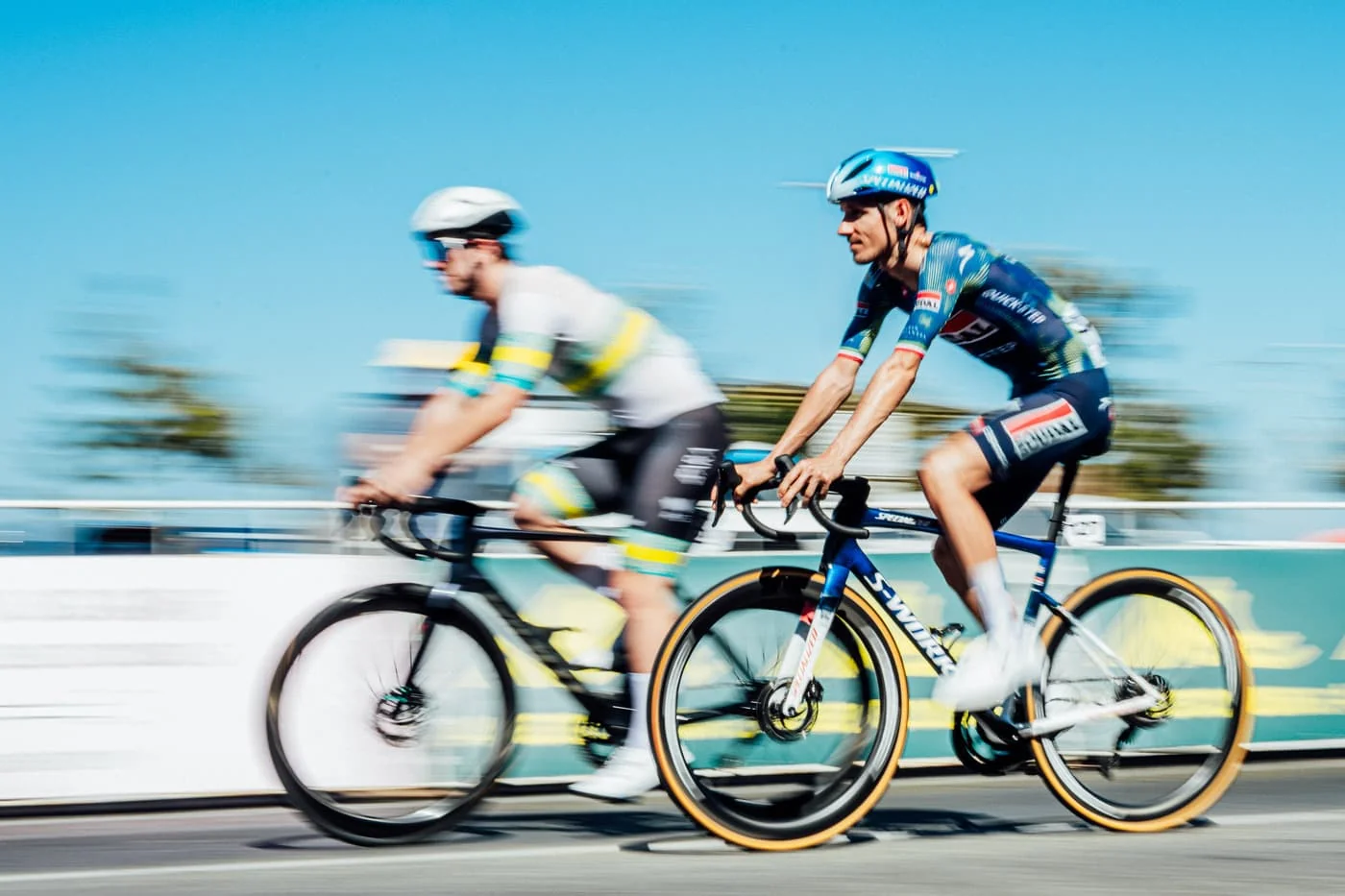 Peloton du Tour Down Under 2026 lors d’une étape en Australie
