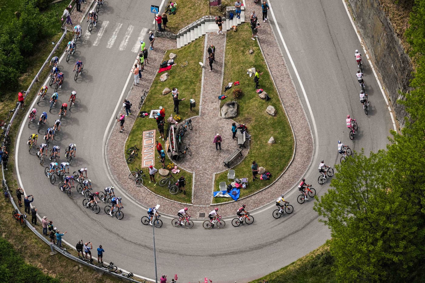Peloton du WorldTour sur une course organisée par RCS Sport