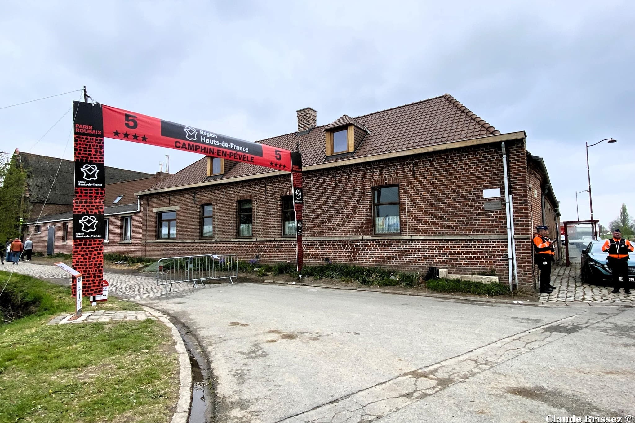 Secteur pavé de Paris-Roubaix où passent les équipes lors de la course