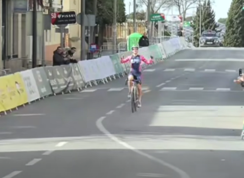 Auguste Mikutyte en course lors d’une épreuve junior féminine