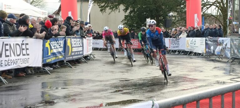 Arrivée du Champ-St Père 2026 remportée par Eliott Boulet (FDJ)