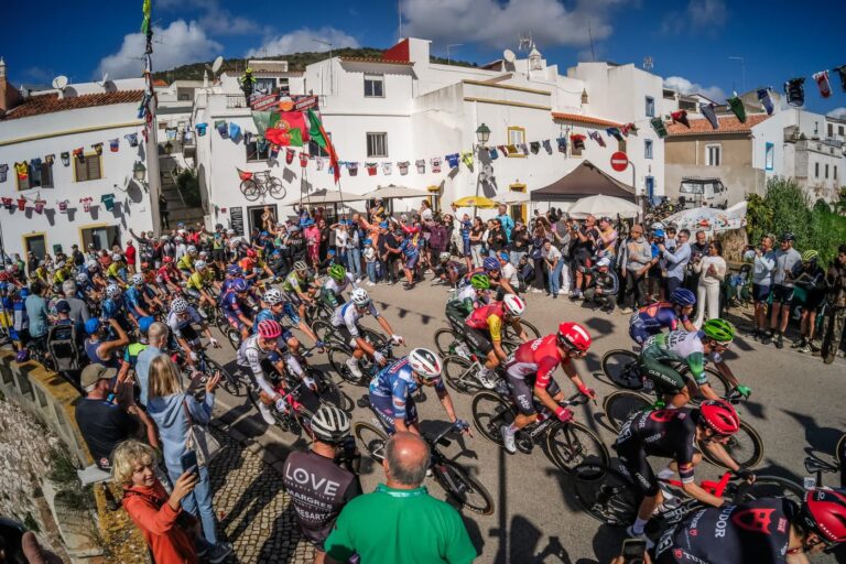 Peloton lors de l’édition 2025 de la Volta ao Algarve