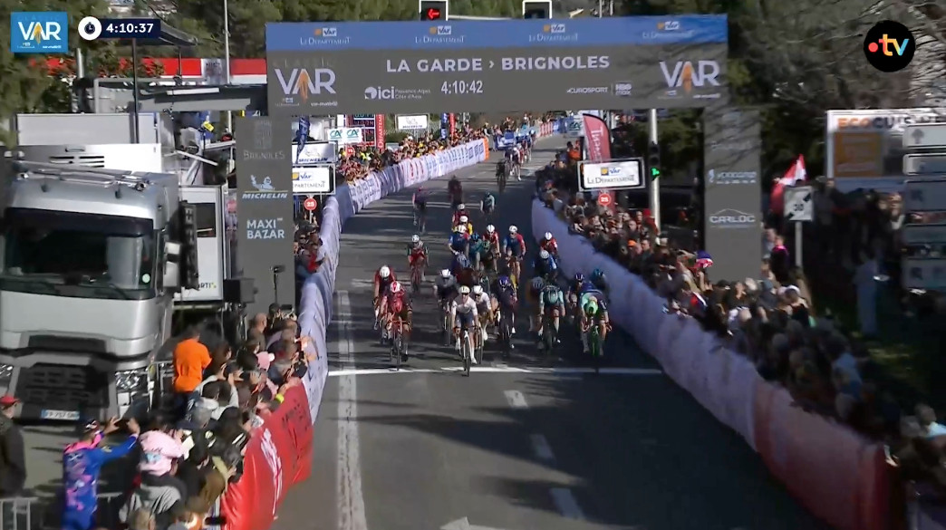 Jason Tesson franchit la ligne d’arrivée lors de la Classic Var.