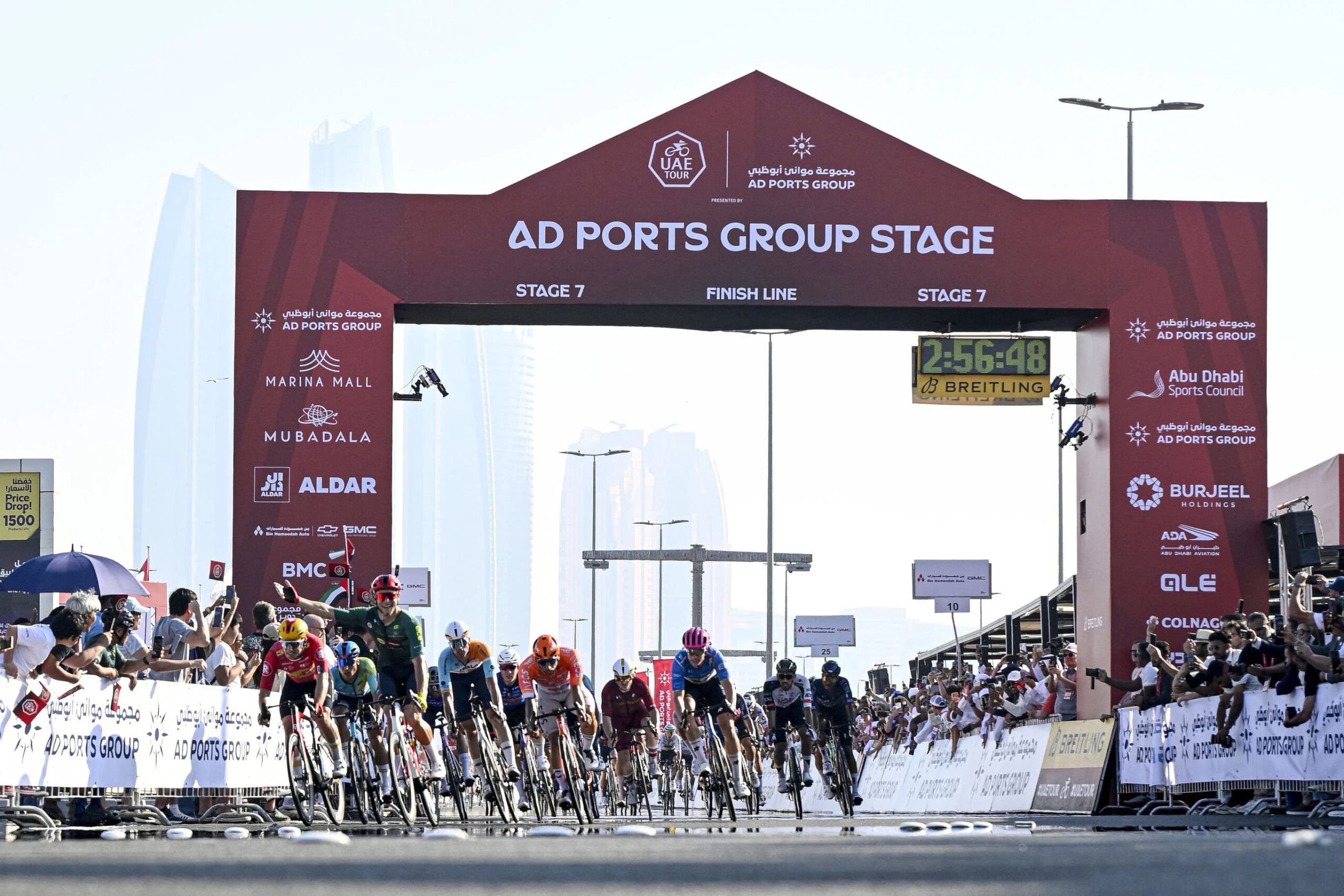 Jonathan Milan lors d’un sprint victorieux sur l’UAE Tour