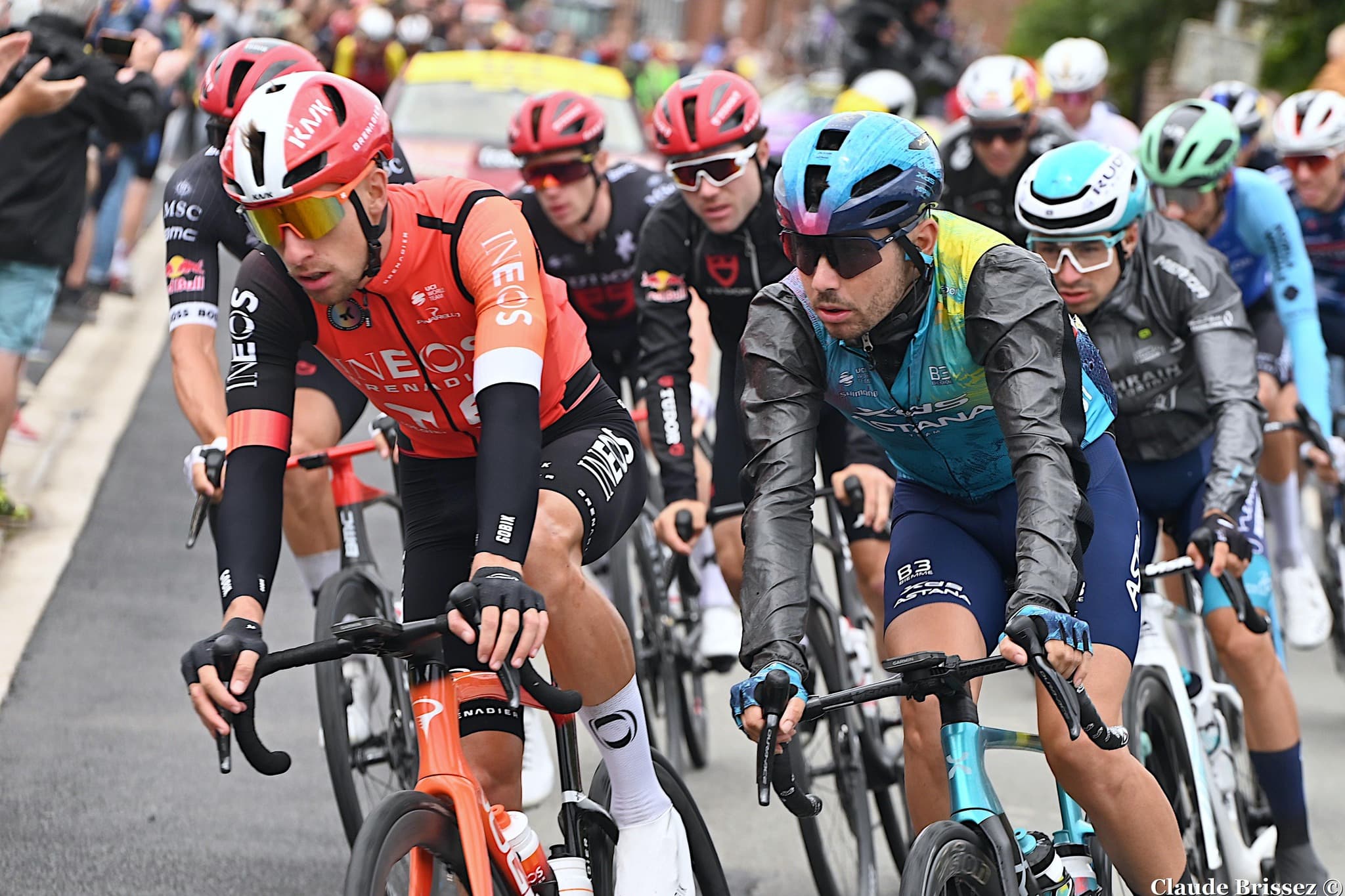 Axel Laurance dans le peloton d’une course sur route avant l'étape 1 du Tour de la Provence.
