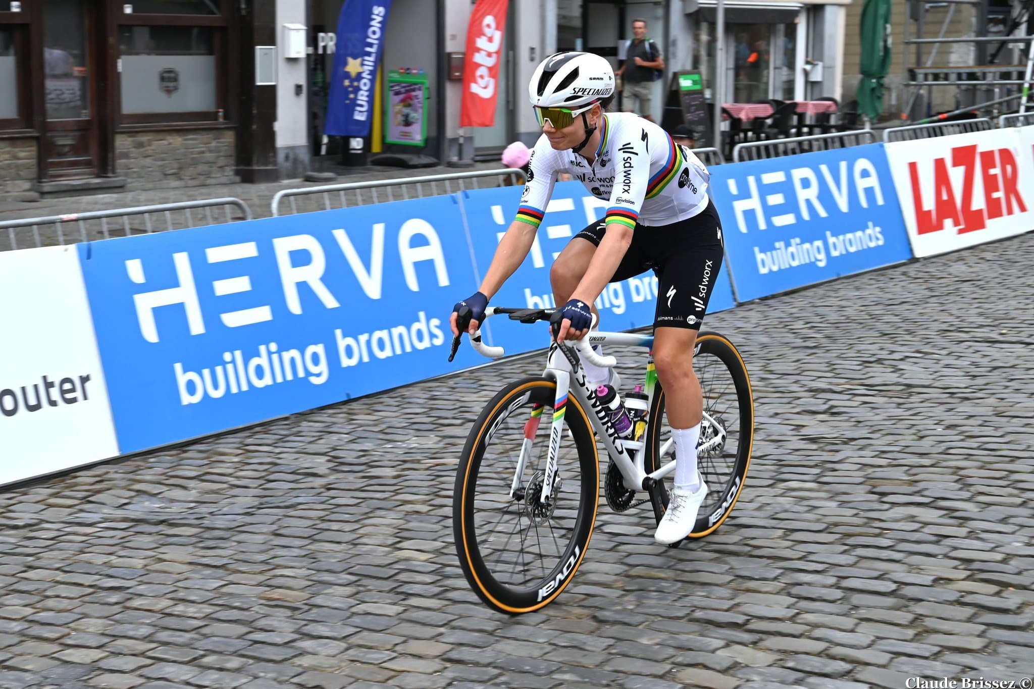 Lotte Kopecky avant le départ de l'Omloop Nieuwsblad 2026