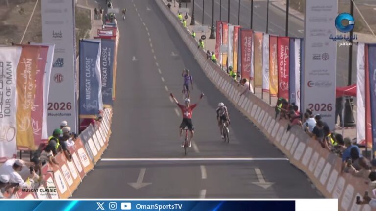 Mauro Schmid en tête de course lors de la Muscat Classic