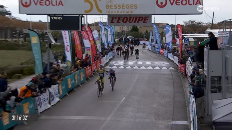 om Crabbe en tête du peloton lors d’une étape de l’Étoile de Bessèges