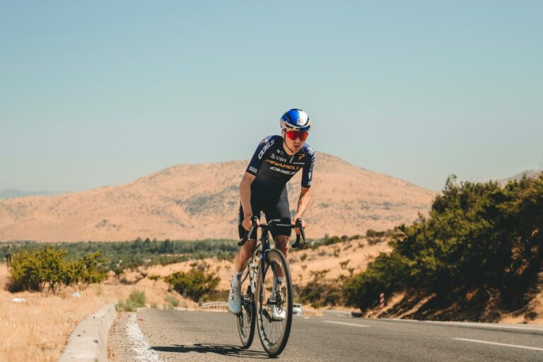 Tom Pidcock au départ du Tour de France avec Pinarello Q36.5 Pro Cycling Team