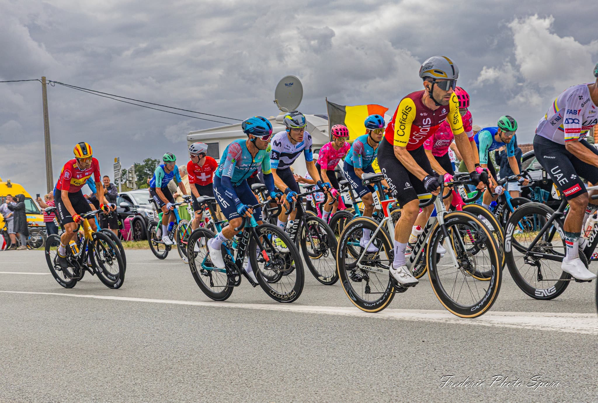 Peloton lors d’une course cycliste sur route en France avant la Classic Var.