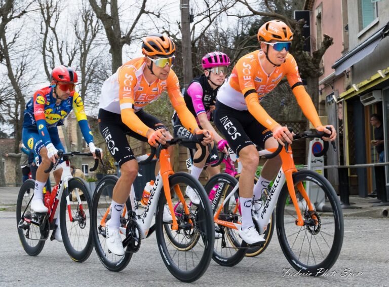Axel Laurance peloton course cyclisme route