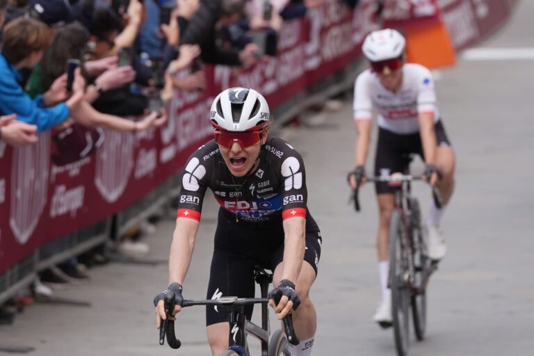 Elise Chabbey victoire Strade Bianche Women arrivée Piazza del Campo