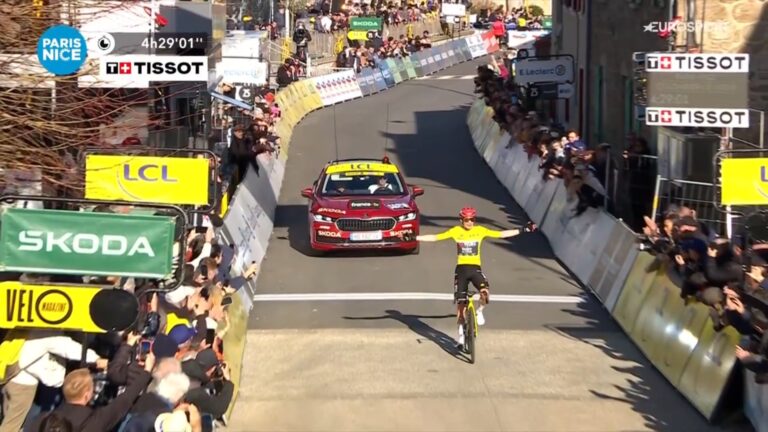 Jonas Vingegaard lors d’une arrivée d’étape sur Paris-Nice