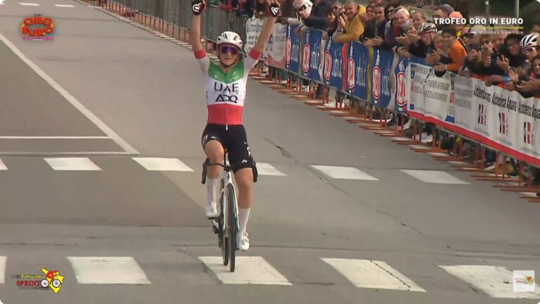 Elisa Longo Borghini franchit la ligne d’arrivée lors du Trofeo Oro in Euro