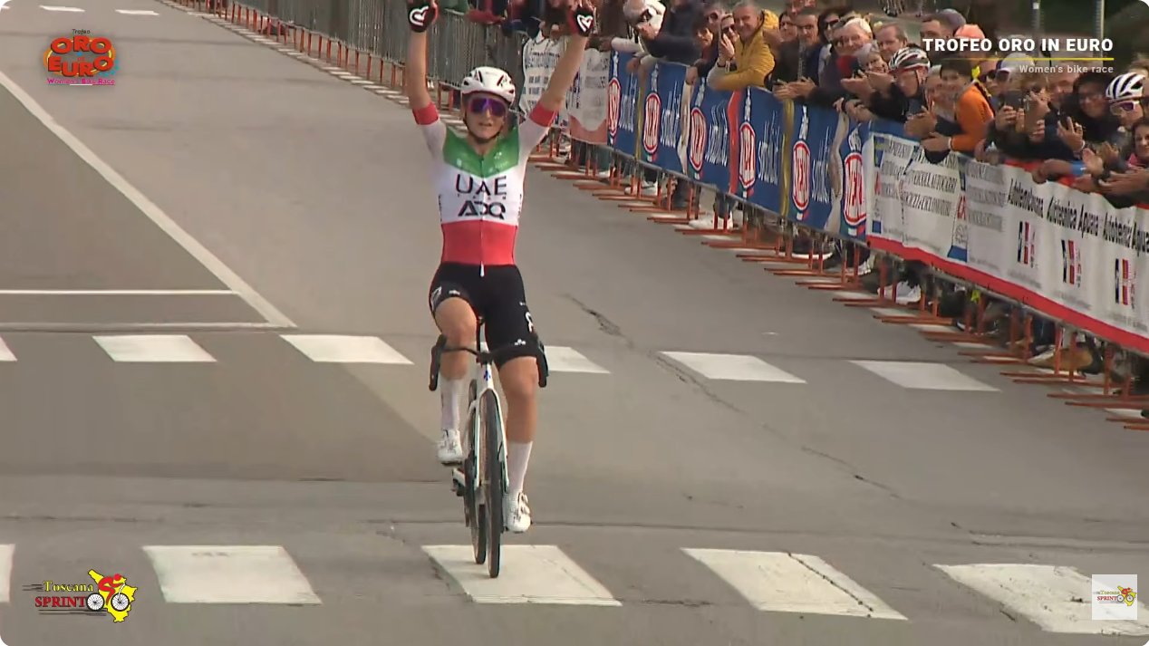 Elisa Longo Borghini franchit la ligne d’arrivée lors du Trofeo Oro in Euro