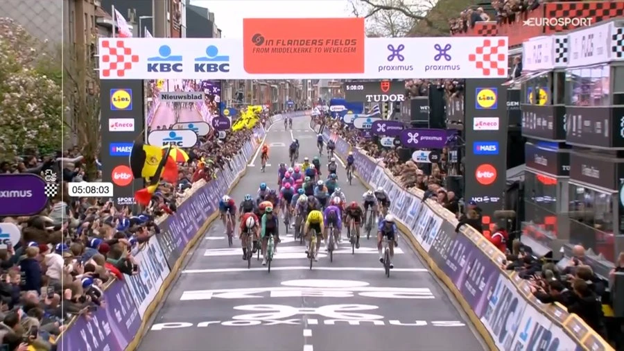 Jasper Philipsen victoire sprint In Flanders Fields