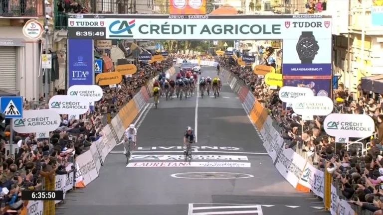 Tadej Pogacar en course lors de Milano-Sanremo