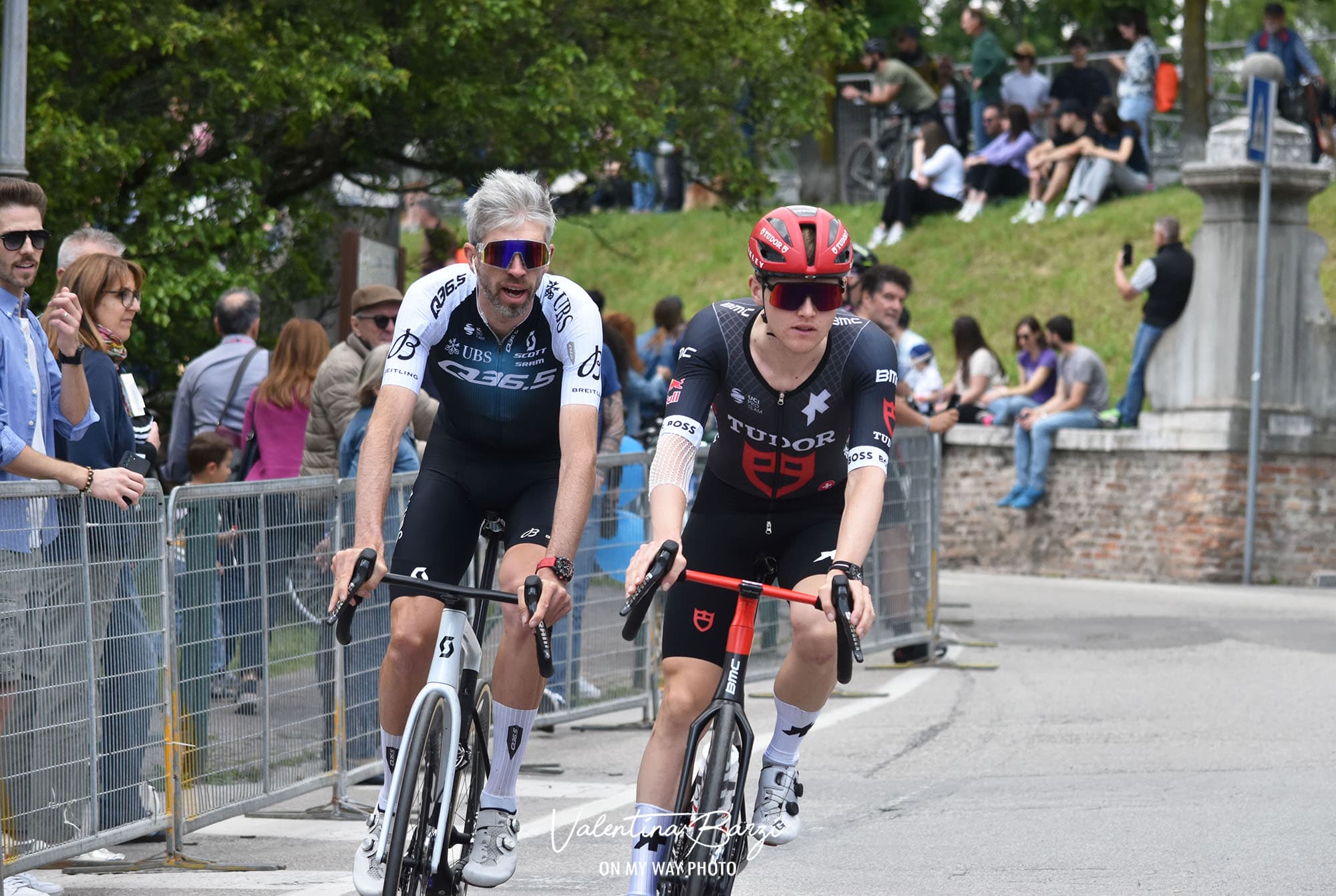 Michael Storer en course lors d’une épreuve par étapes montagneuse