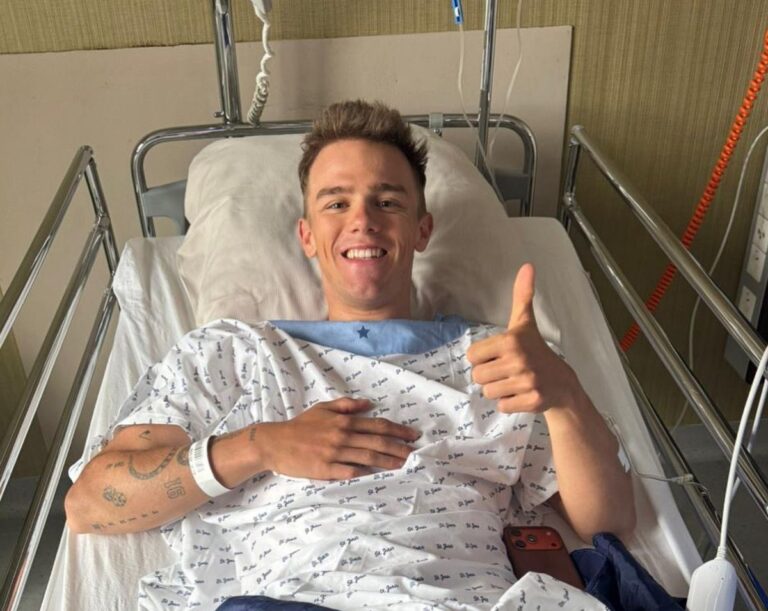 Thibau Nys, juste après son opération du genou.