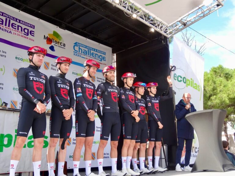 Mathys Rondel sous le maillot Tudor Pro Cycling lors d’une course sur route