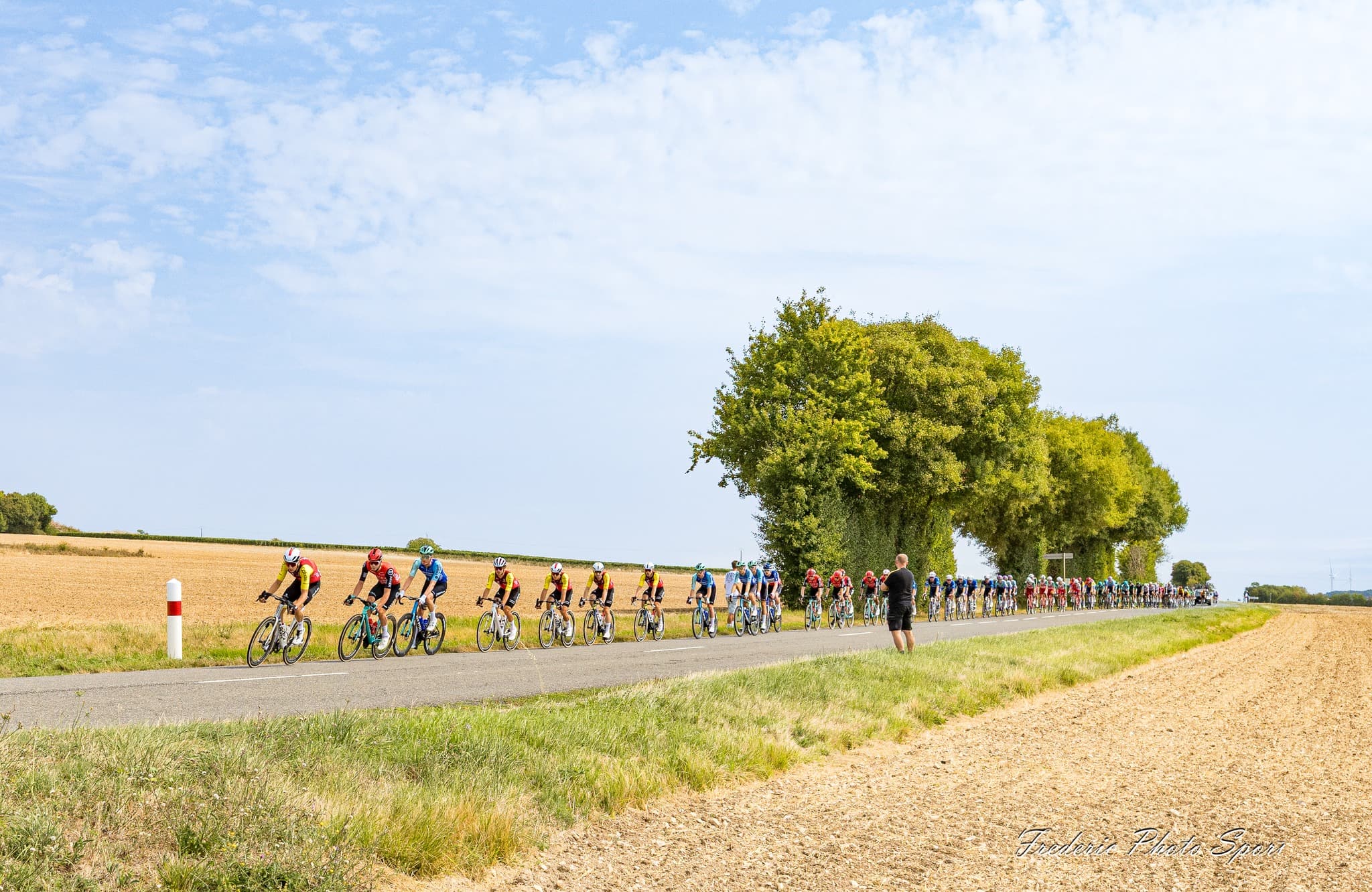 Peloton lors d’une course sur route affiliée à la FFC
