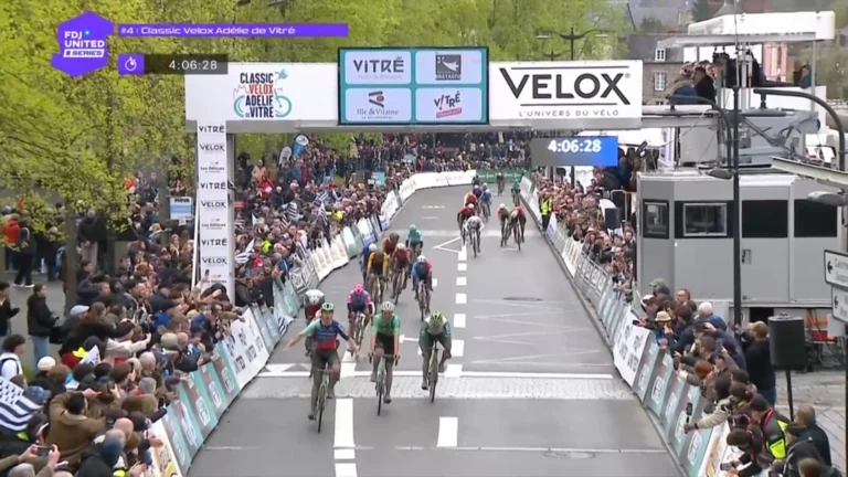 Marc Brustenga vainqueur de la Route Adélie de Vitré 2026 après le déclassement de Pierre Gauthherat