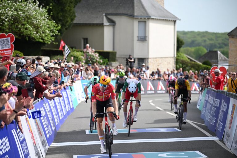 Alexander Kamp leader Région Pays de la Loire Tour 2026