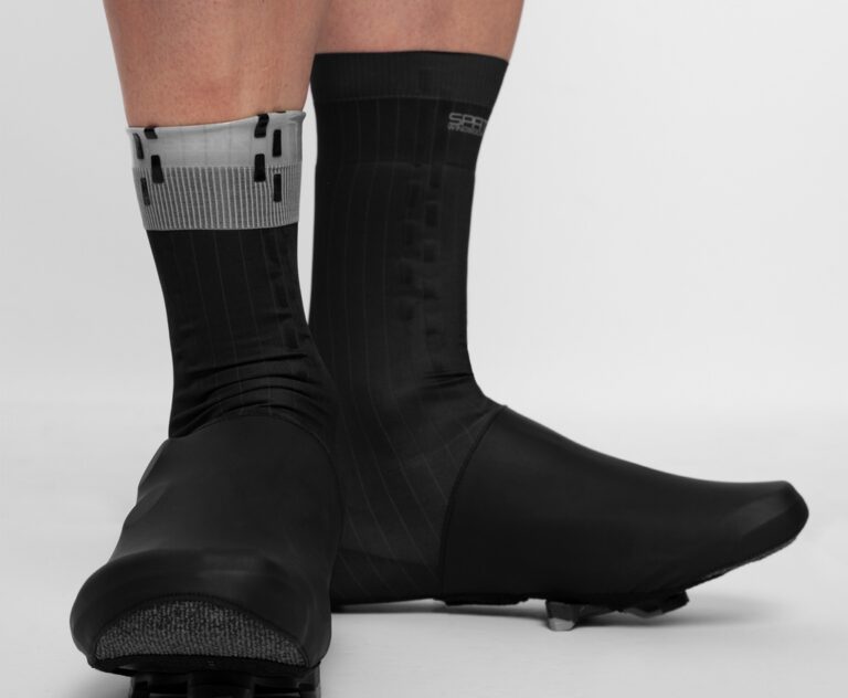 couvre-chaussures Spatzwear Windsock PRO en course avec Alpecin