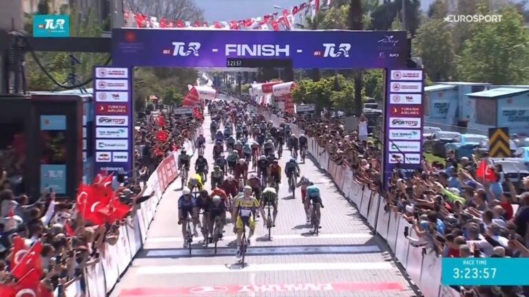 Tom Crabbe victoire sprint Tour of Türkiye peloton