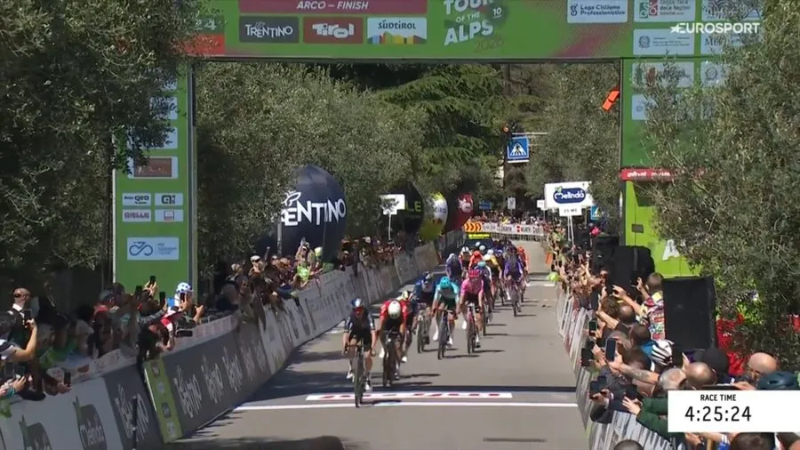 Tom Pidcock vainqueur de la 3e étape du Tour of the Alps