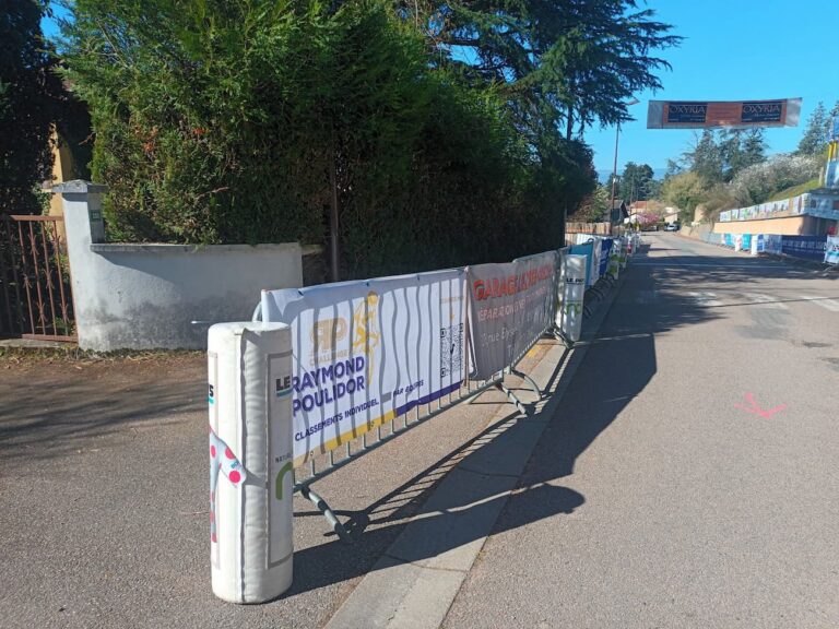 ligne d'arrivée du Grand Prix de Vougy, remporté par Quentin Cowan