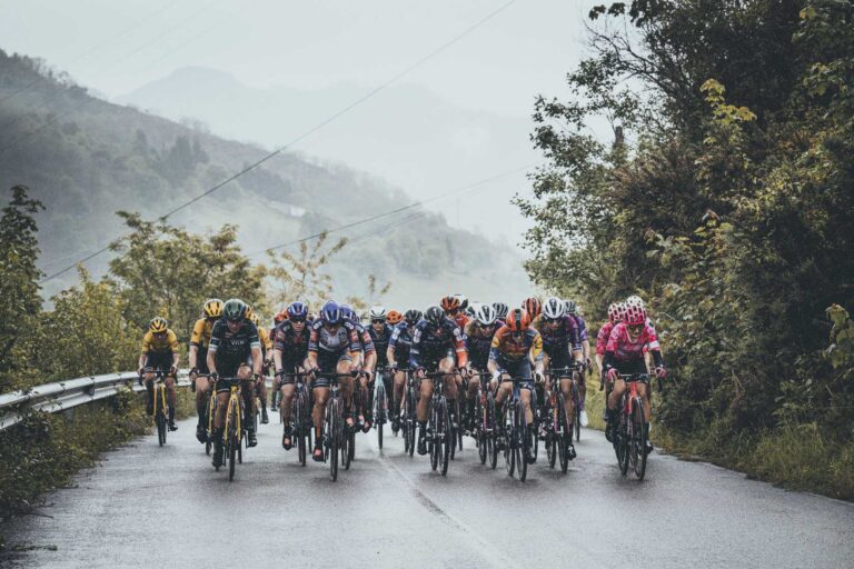 peloton féminin Vuelta España Femenina en course