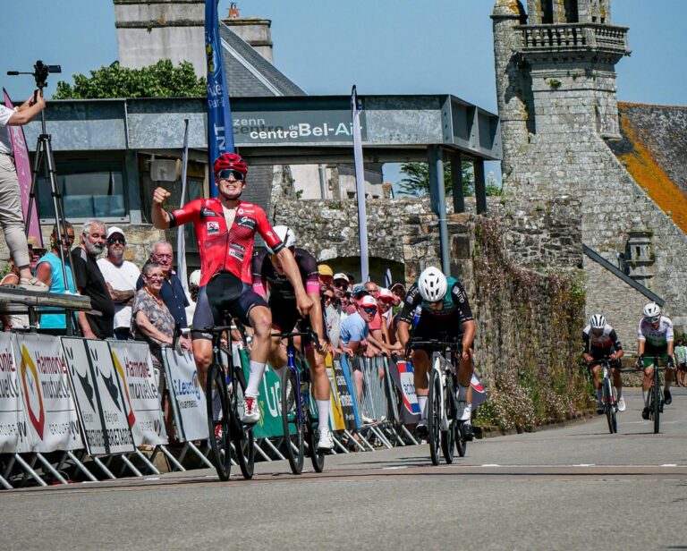 Tom Portsmouth vainqueur de la 3e étape de l’Essor Breton 2026